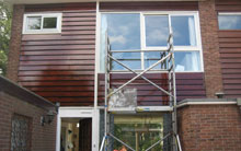 schilderwerk aan stenen woning