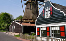 Schilderwerk aan Krijtmolen d'Admiraal in Amsterdam-Noord